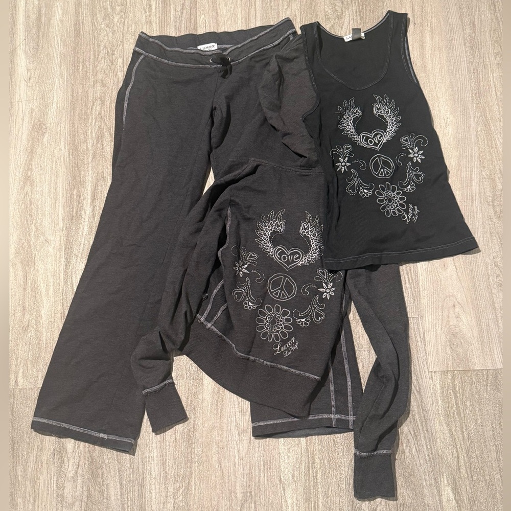 Women's Luxor Las Vegas Black Peace & Love Set